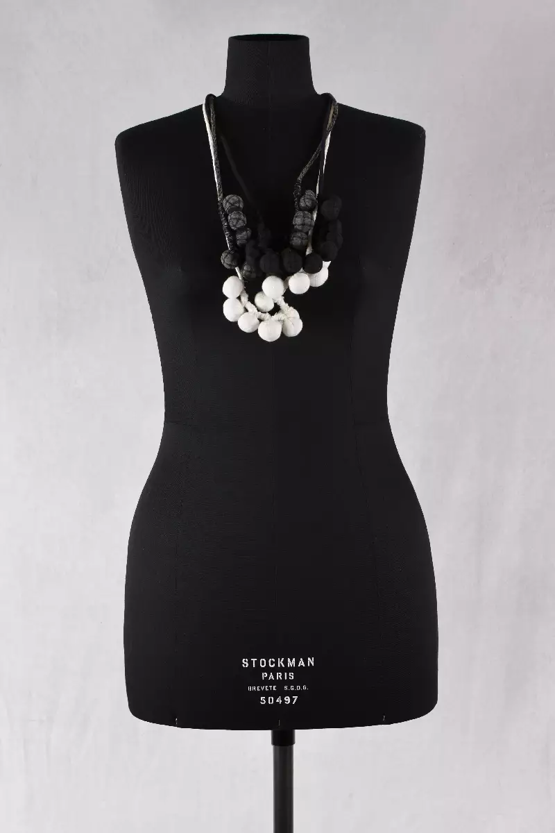 krista larson collier celestial necklace chez abby maud en coloris white black et faded black