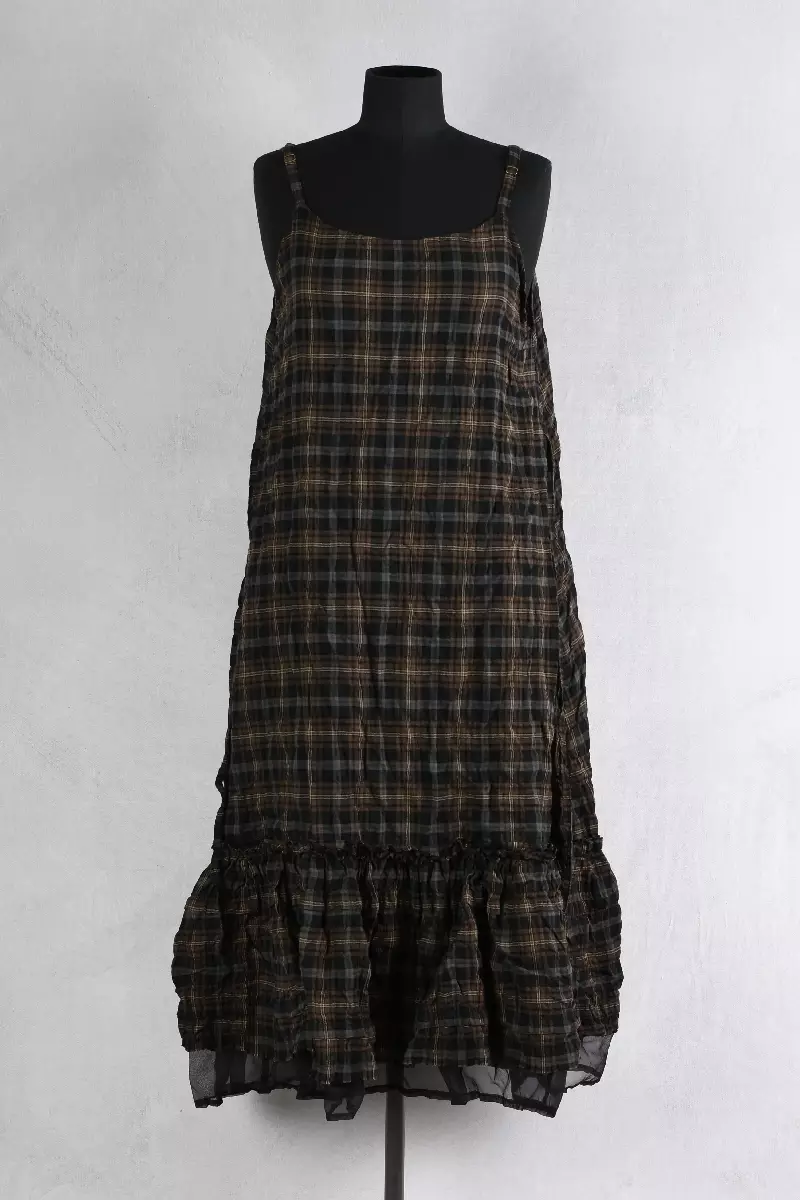 krista larson robe long underpinning slip dress en coloris black oak chez abby maud de face