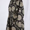 krista larson blouse long weekender en coloris black medaillon chez abby maud de profil
