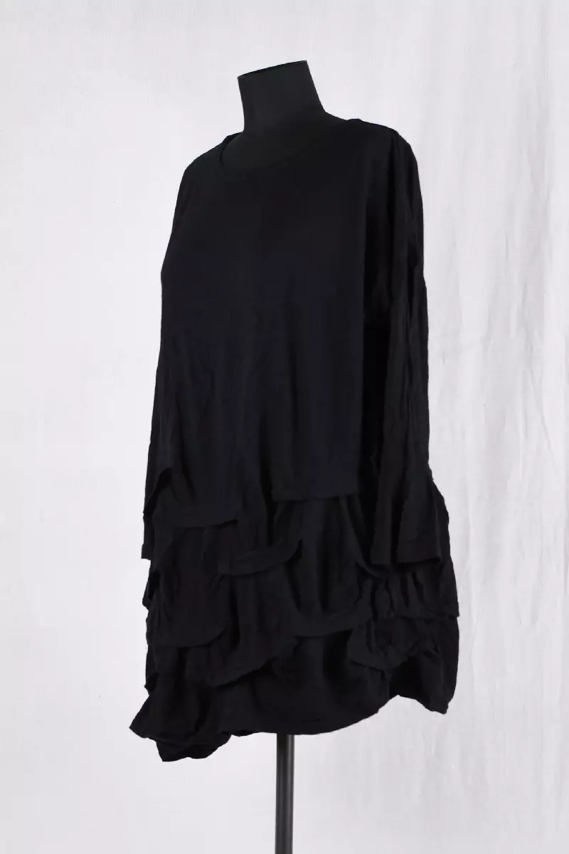 krista larson robe wavey dress en coloris black chez abby maud de profil