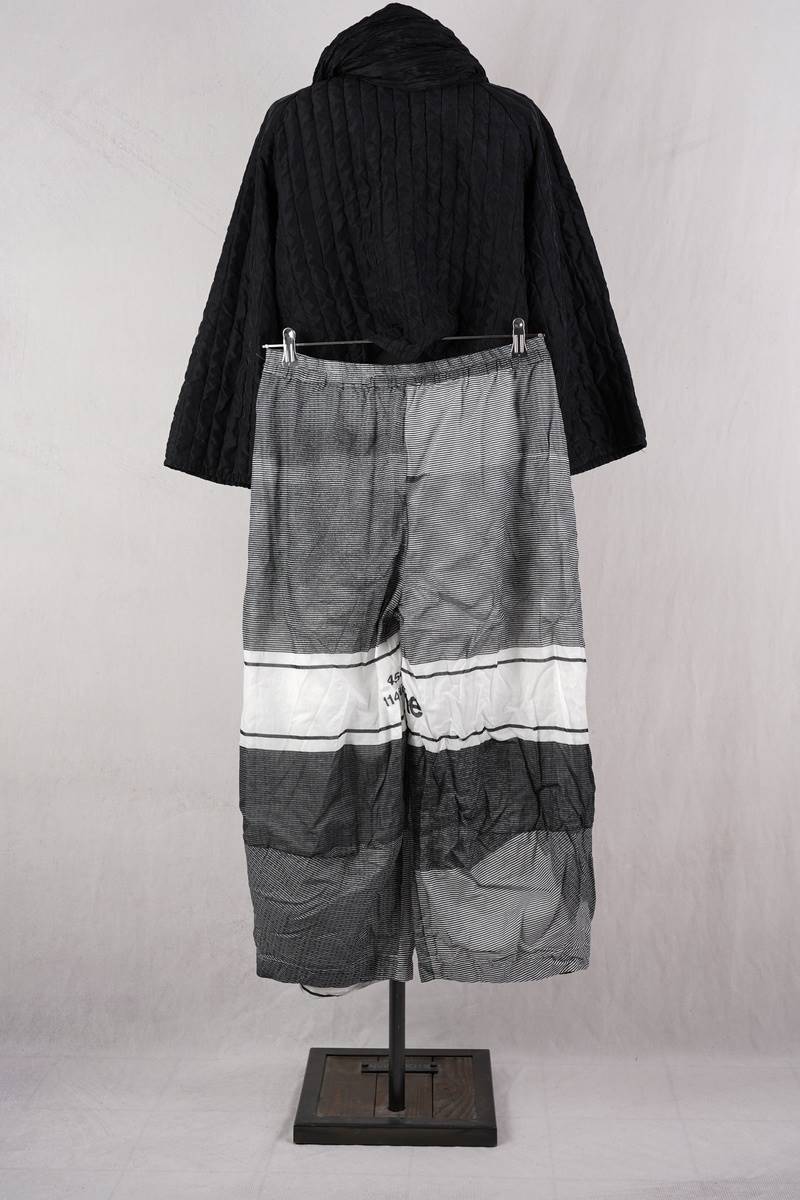 rundholz black label pantalon 1243600104 en coloris black print chez abby maud de dos en pied