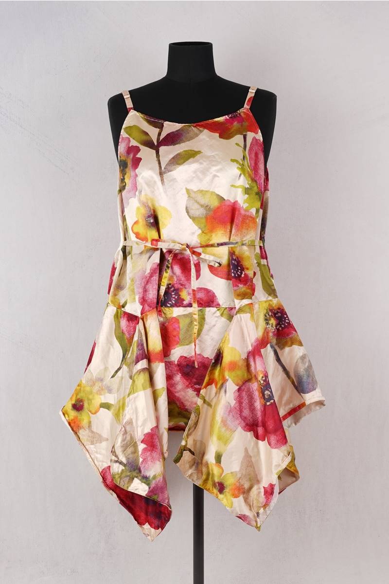 krista larson designs robe short pinwheel en coloris silk print flowers chez abby maud de face noeud