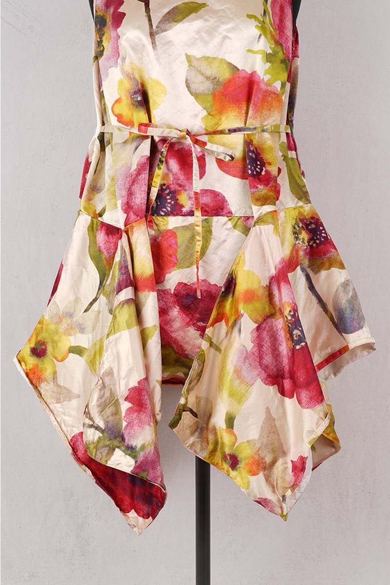 krista-larson-robe-short-pinwheel-silk-print-flowers-abby-maud-face-bas krista larson robe short pinwheel en coloris silk print flowers chez abby maud de face bas
