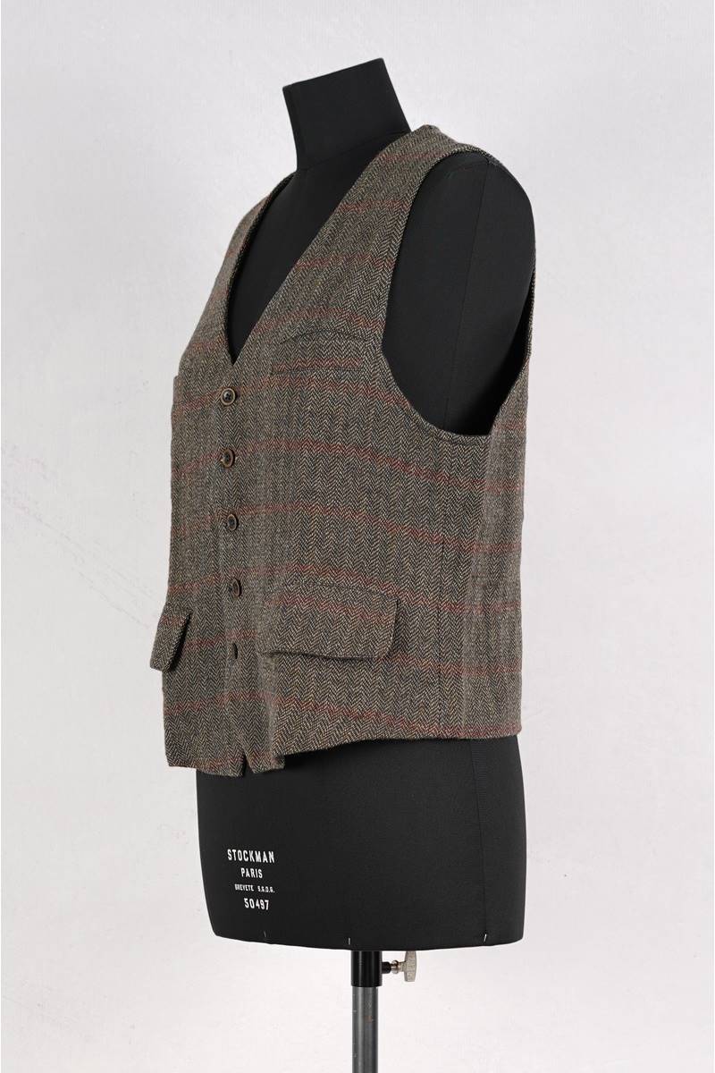 ewa-i-walla-vest-10001-vilgot-herringbone-homme-abby-maud-profil-1 ewa i walla veste 10001 vilgot en coloris herringbone chez abby maud de profil 1