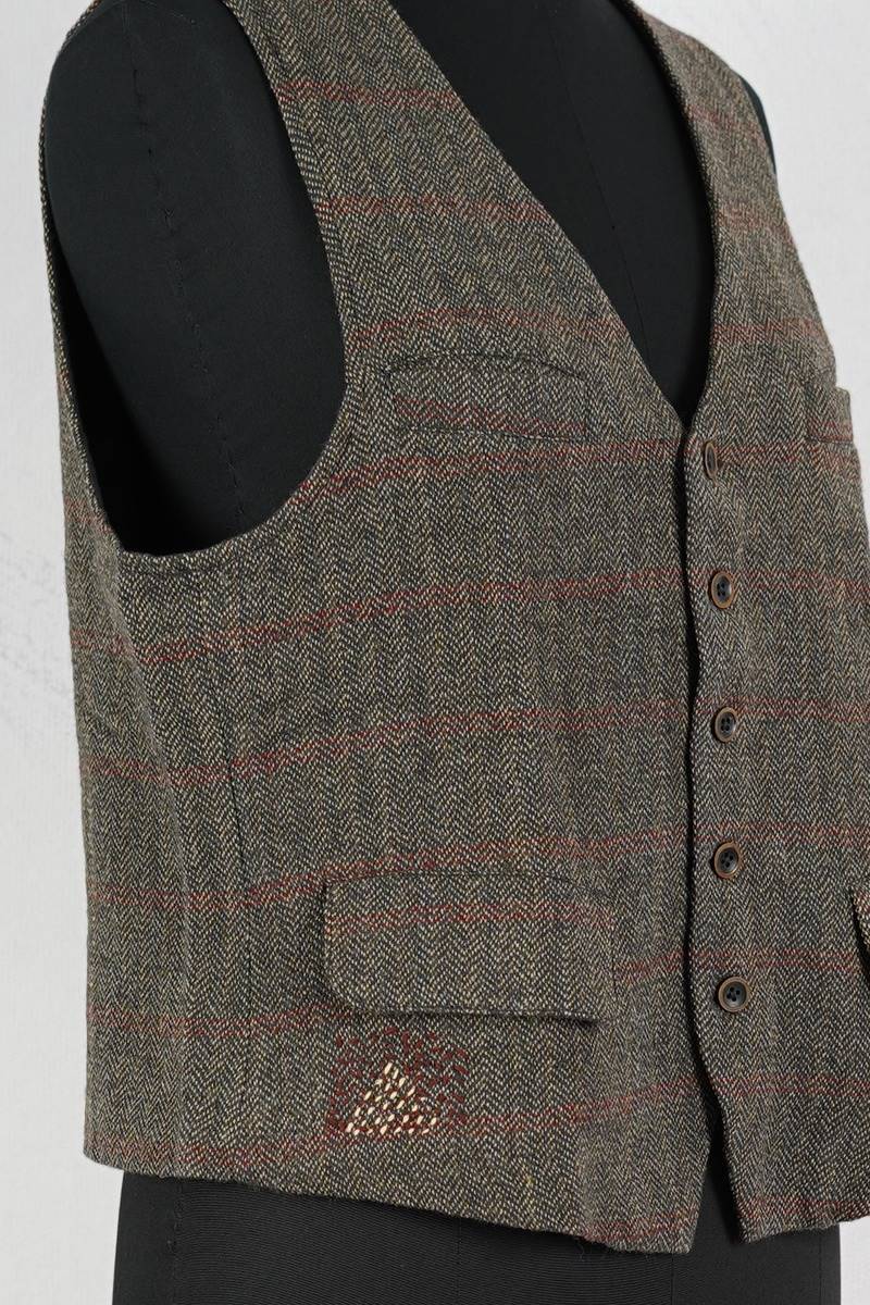 ewa-i-walla-vest-10001-vilgot-herringbone-homme-abby-maud-profil-zoom ewa i walla veste 10001 vilgot en coloris herringbone chez abby maud de profil en zoom