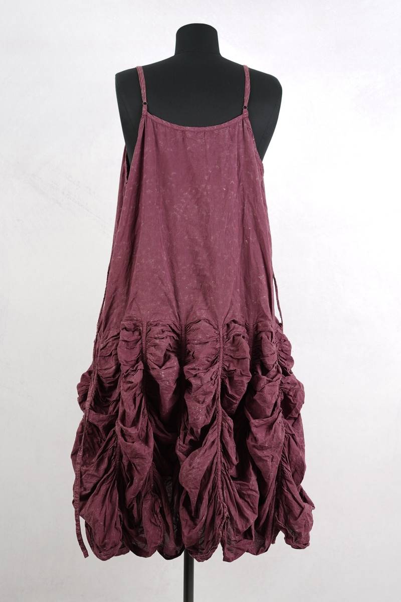 KRISTA LARSON DESIGNS <br> Robe Low Rouched Slip Garnet Enzyme