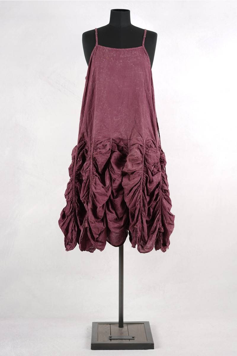 KRISTA LARSON DESIGNS <br> Robe Low Rouched Slip Garnet Enzyme