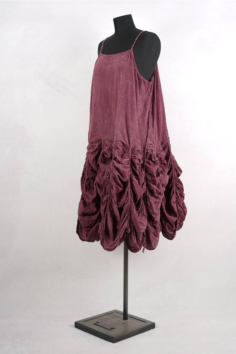 KRISTA LARSON DESIGNS <br> Robe Low Rouched Slip Garnet Enzyme