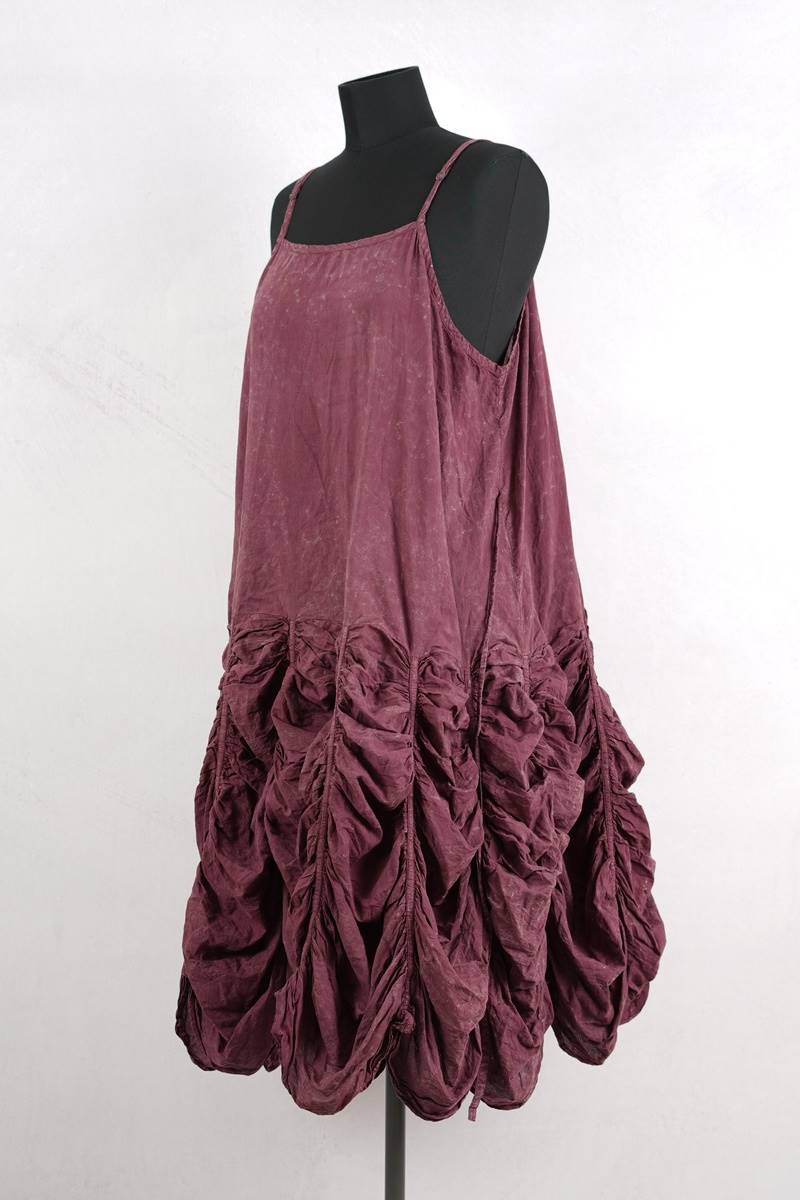KRISTA LARSON DESIGNS <br> Robe Low Rouched Slip Garnet Enzyme