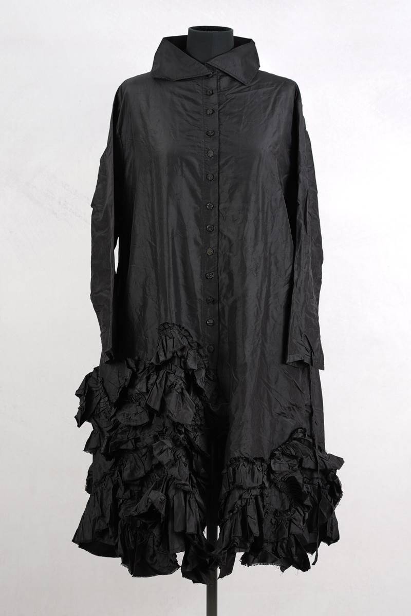 krista larson designs robe pretty dress en coloris black chez abby maud de face