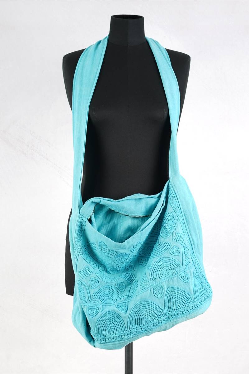 krista larson designs sac soutache messenger bag en coloris aegean chez abby maud de face