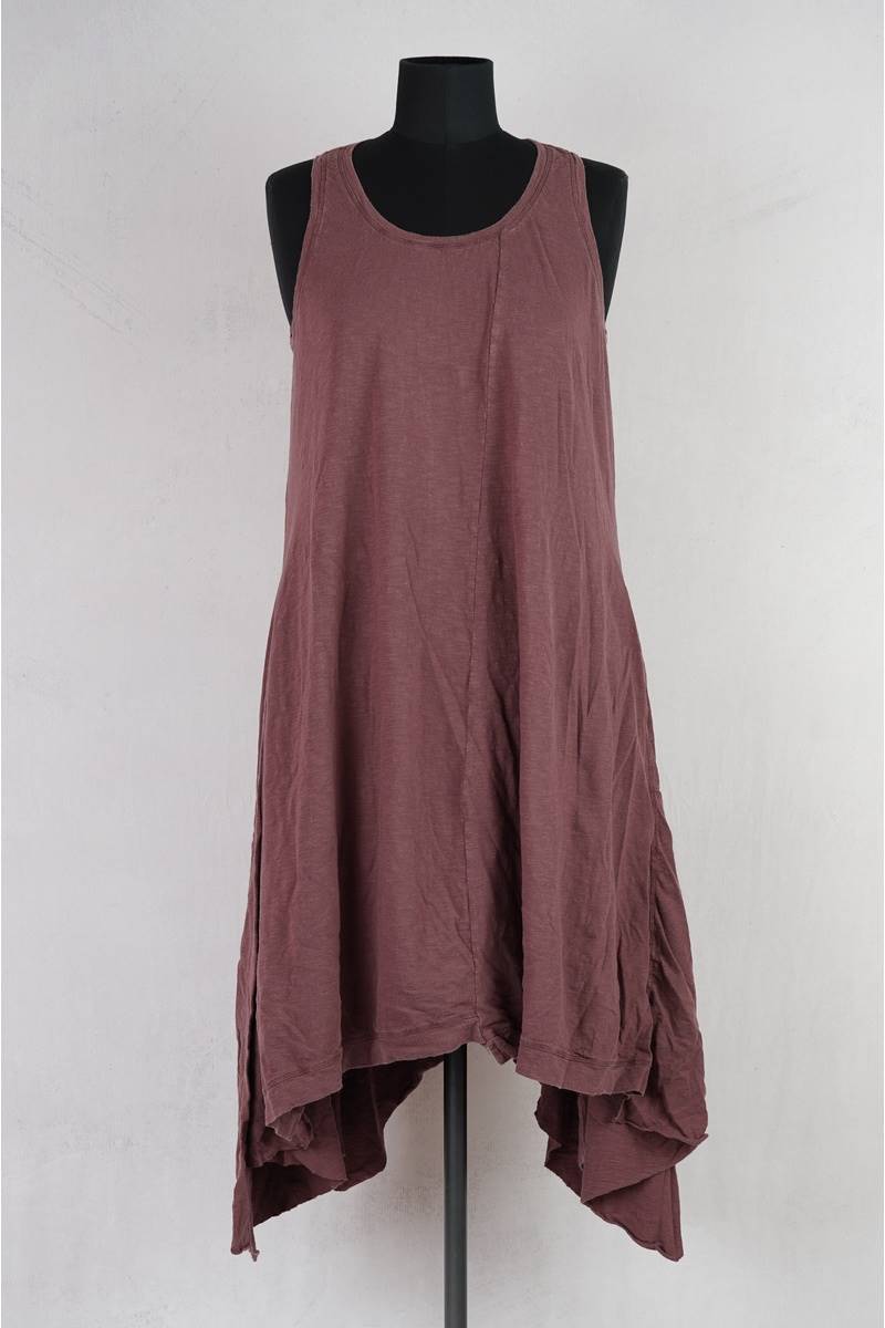 krista larson designs robe long ballet slip en coloris garnet distress chez abby maud de face