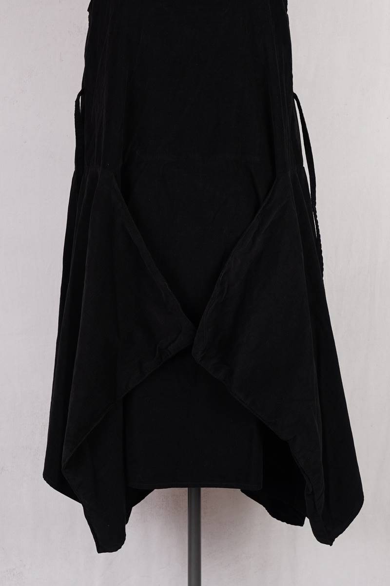 krista larson designs robe long pinwheel corduroy en coloris garnet chez abby maud de face bas