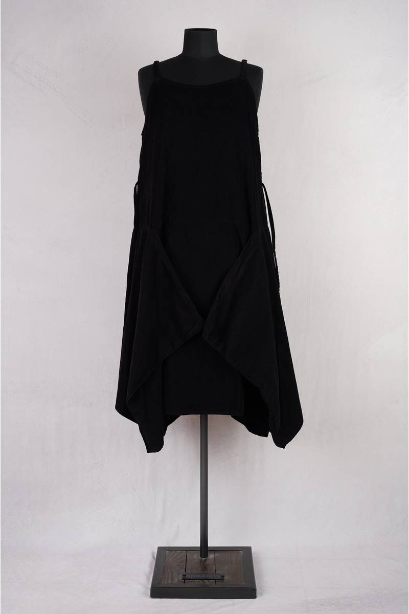 krista larson designs robe long pinwheel corduroy en coloris garnet chez abby maud de face en pied