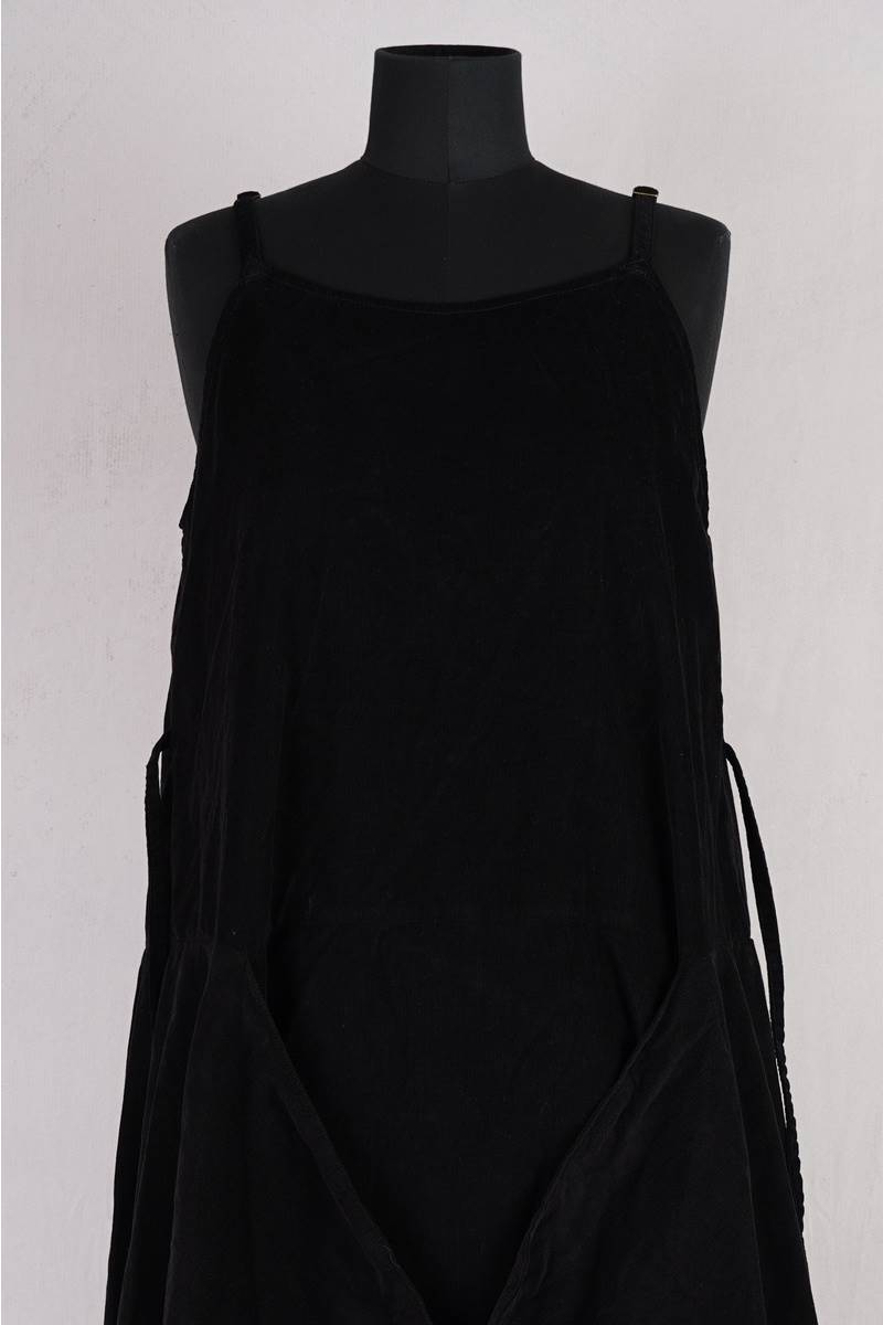 krista larson designs robe long pinwheel corduroy en coloris garnet chez abby maud de face en zoom