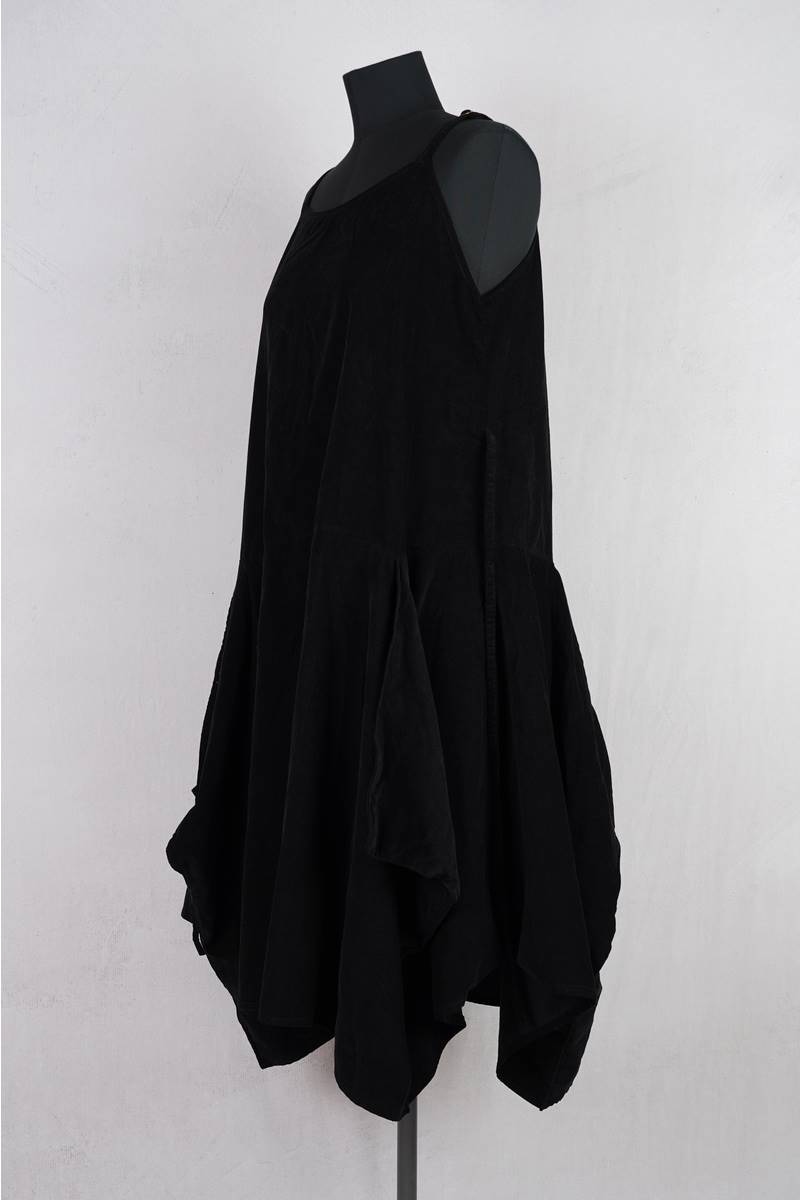 krista larson designs robe long pinwheel corduroy en coloris garnet chez abby maud de profil