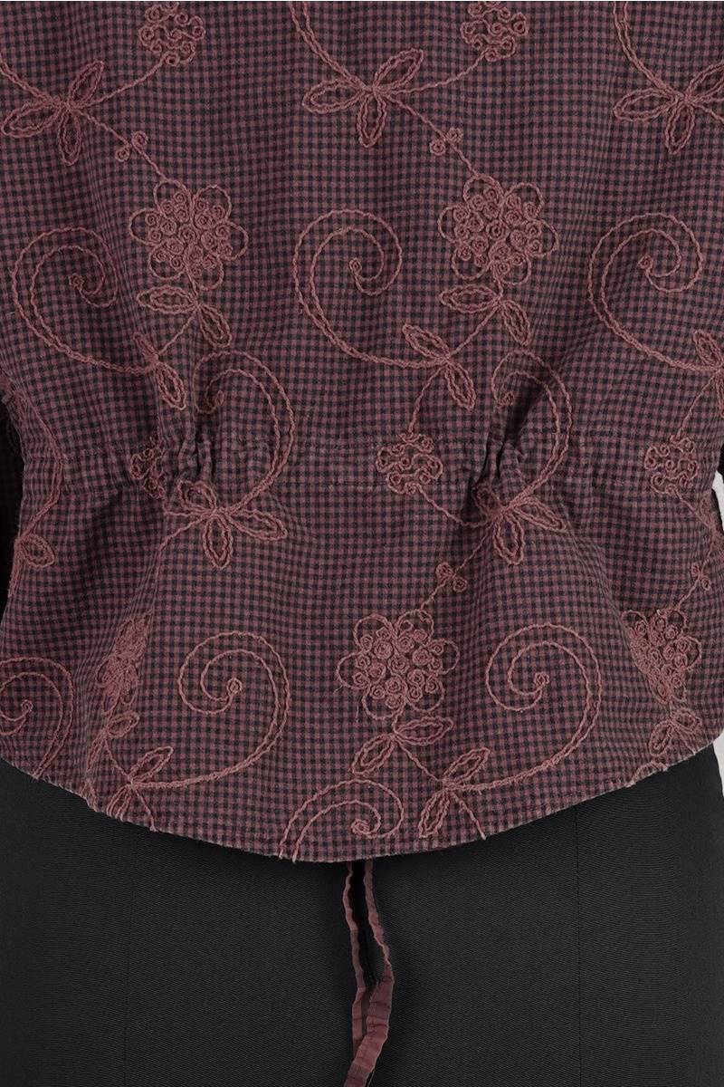 krista larson designs veste bolero jacket en coloris garnet chez abby maud de dos details