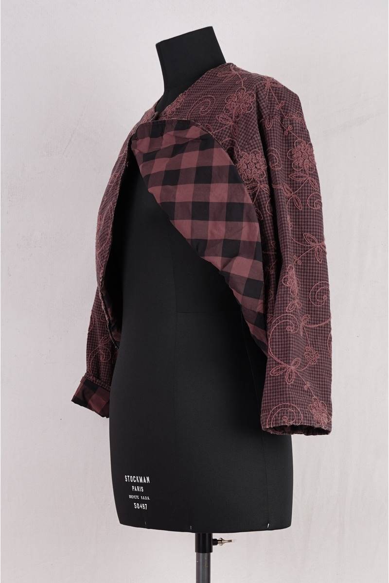 krista larson designs veste bolero jacket en coloris garnet chez abby maud de profil doublure