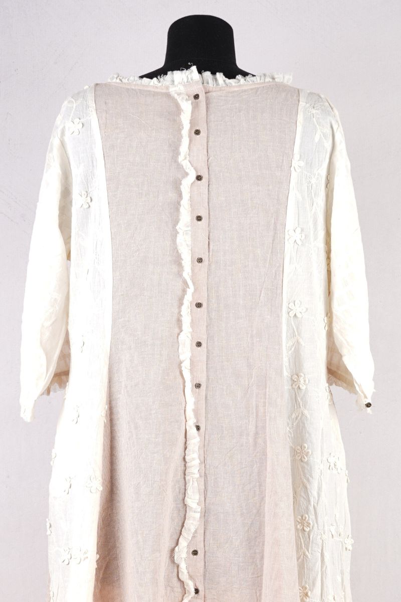 les-ours-robe-maina-ecru-abby-maud-dos-zoom les ours robe maina en coloris ecru chez abby maud de dos en zoom