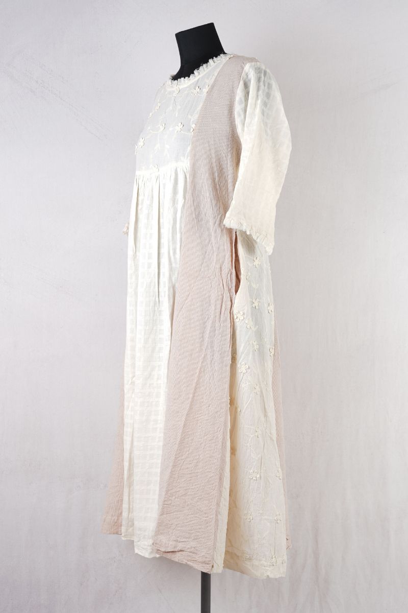 les-ours-robe-maina-ecru-abby-maud-profil les ours robe maina en coloris ecru chez abby maud de profil