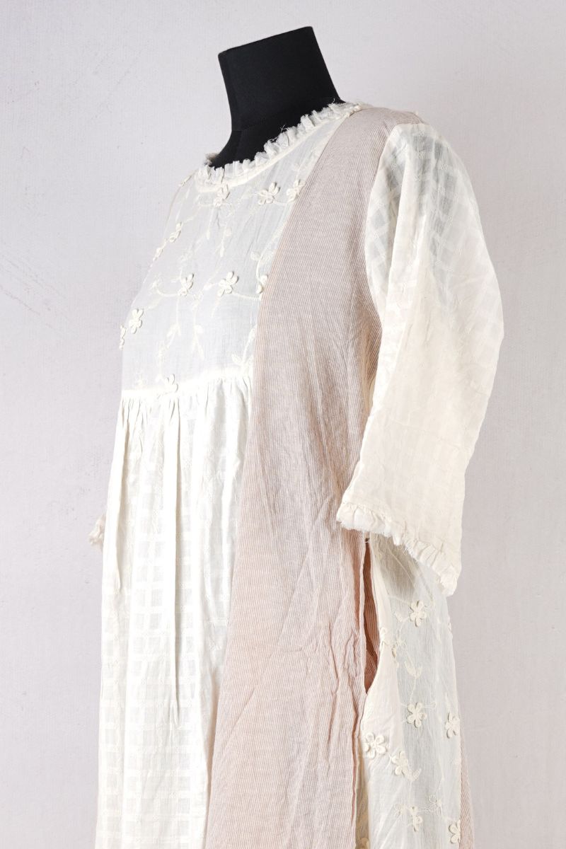 les-ours-robe-maina-ecru-abby-maud-profil-zoom les ours robe maina en coloris ecru chez abby maud de profil zoom