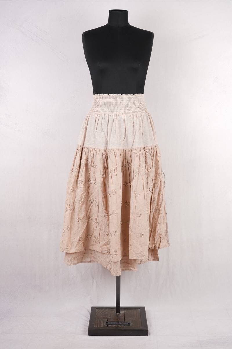 les-ours-jupe-bruna-rose-abby-maud-face-pied les ours jupe bruna en coloris rose chez abby maud de face en pied