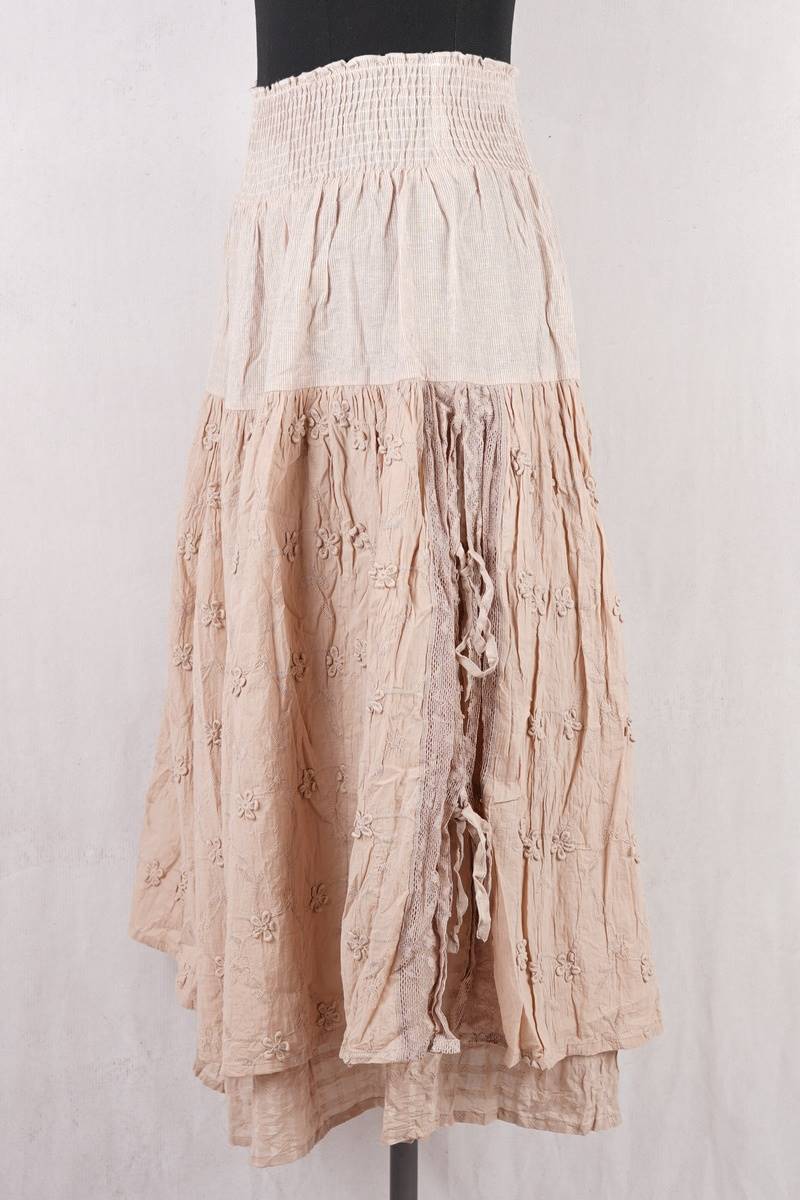 les-ours-jupe-bruna-rose-abby-maud-profil-zoom les ours jupe bruna en coloris rose chez abby maud de profil en zoom