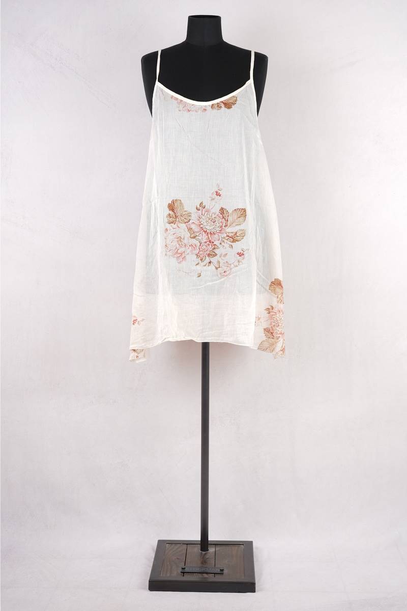 les-ours-robe-lea-fleurs-abby-maud-face-pied les ours tunique lea en coloris fleurs chez abby maud de face en pied