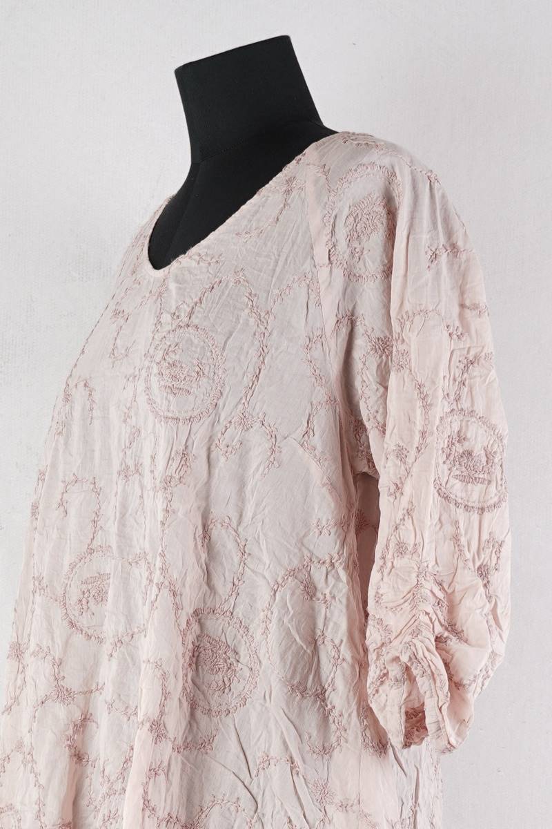 ewa-i-walla-blouse-44131-jutta-pale-mauve-abby-maud-profil-zoom ewa i walla blouse 44131 jutta en coloris pale mauve chez abby maud de profil en zoom