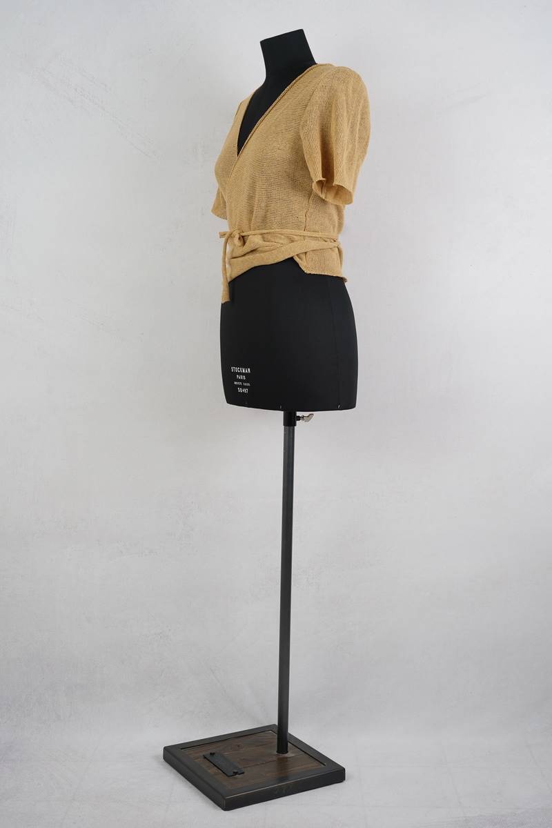 ewa i walla cardigan 44149 aina en coloris hay chez abby maud de profil en pied