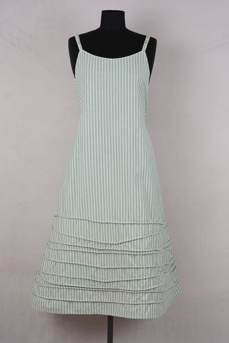krista larson designs robe spring slip en coloris pistachio oxford chez abby maud de face