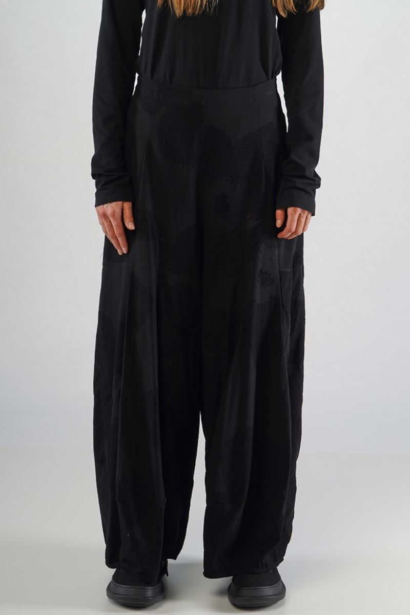 rundholz-black-label-pantalon-2253390106-black-blackflock-abby-maud-face-zoom RUNDHOLZ BLACK LABEL<br> Pantalon 2253390106 Black Black Flock