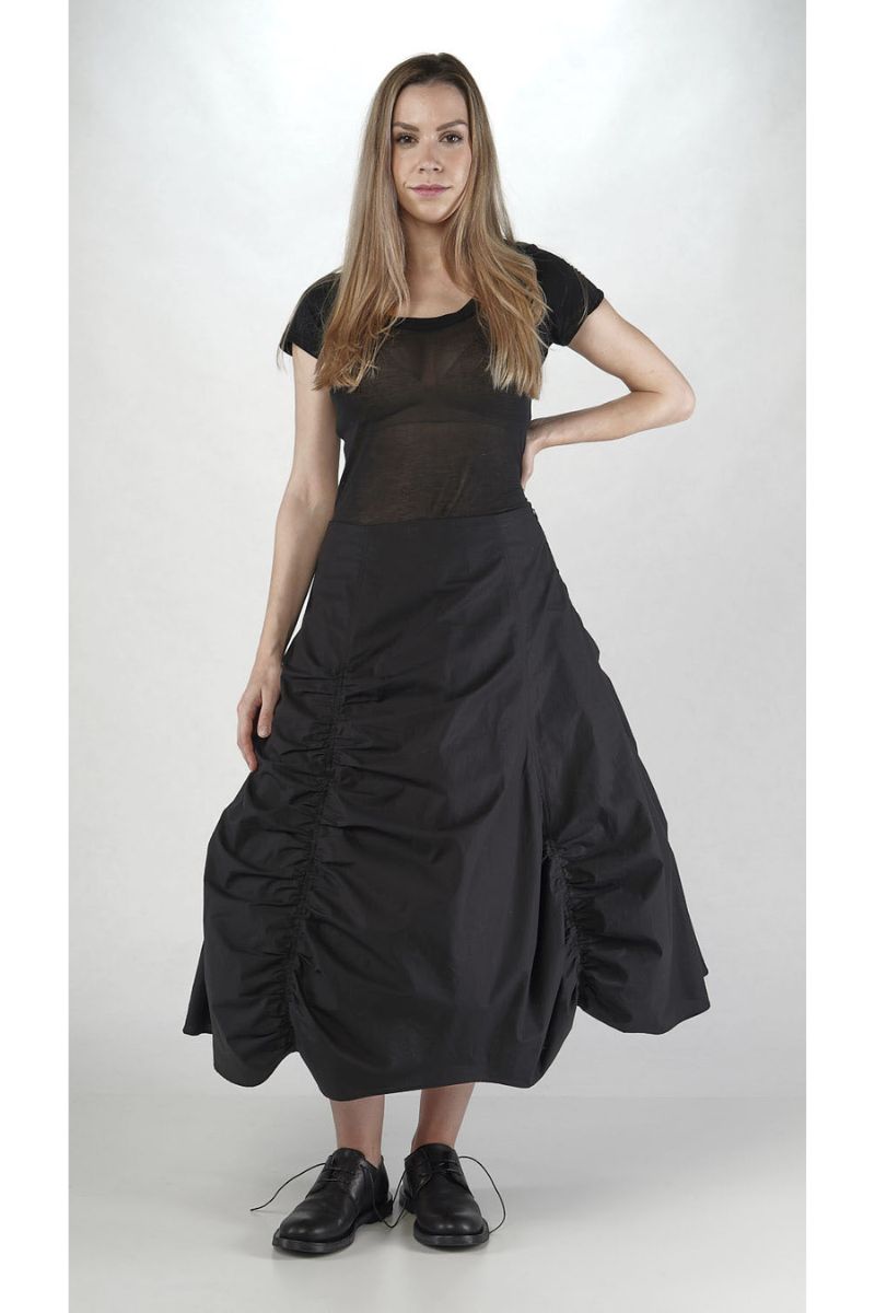 rundholz jupe 2231230303 en coloris black chez abby maud de face