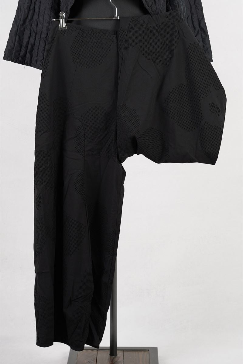 rundholz-black-label-pantalon-2253390106-black-black-flock-black-abby-maud-face-jambe-zoom rundholz black label pantalon 2253390106 black black flock black abby maud face jambe zoom