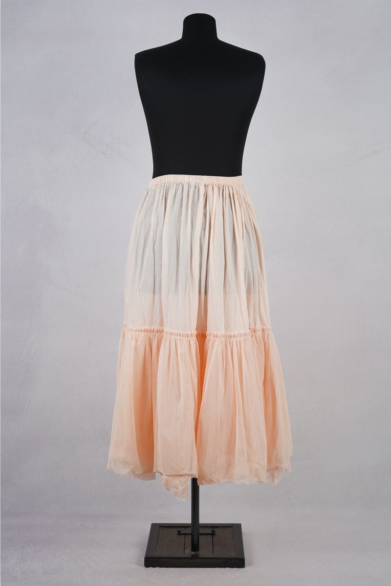 krista larson designs jupe foundation skirt peach light abby maud dos en pied