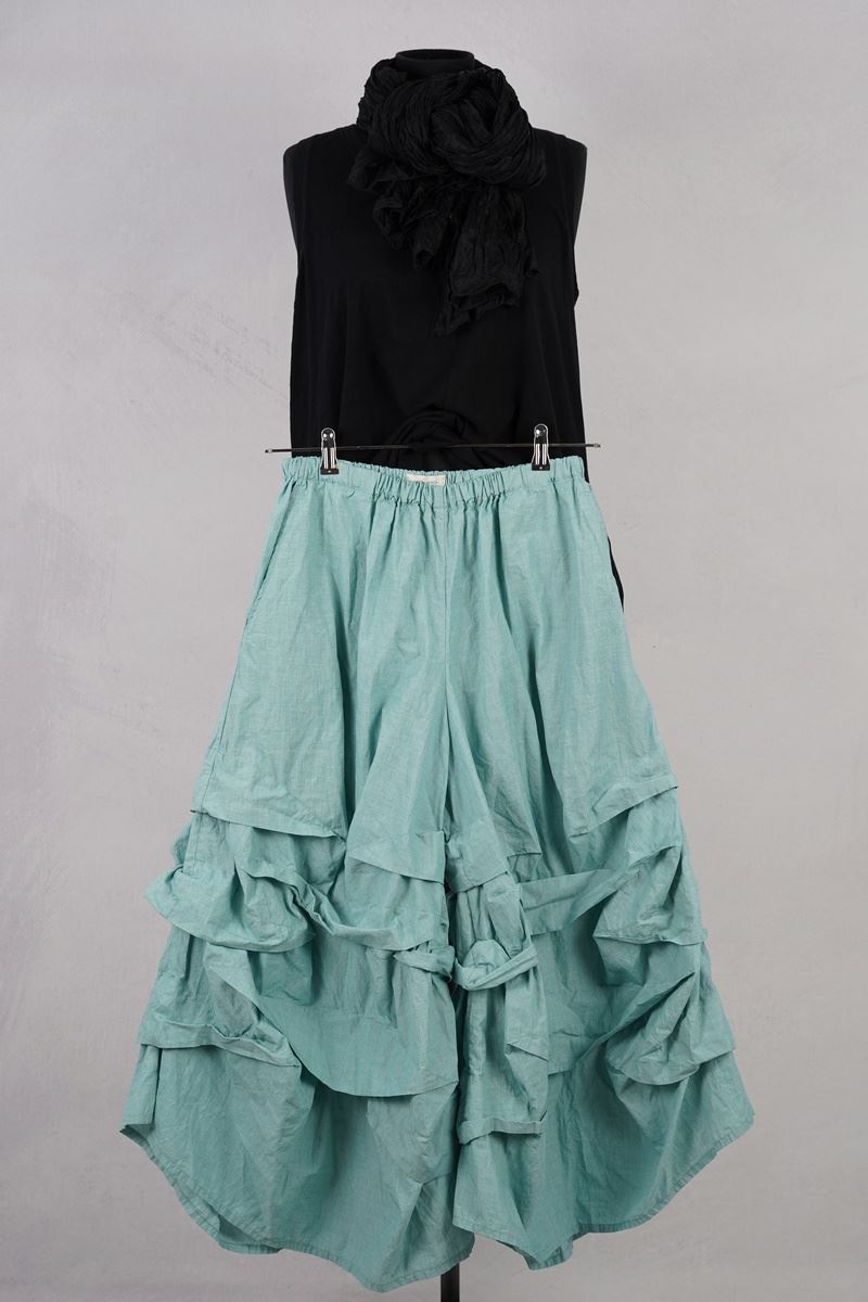 krista larson designs pantalon stormy pants pistachio broadcloth abby maud face 2