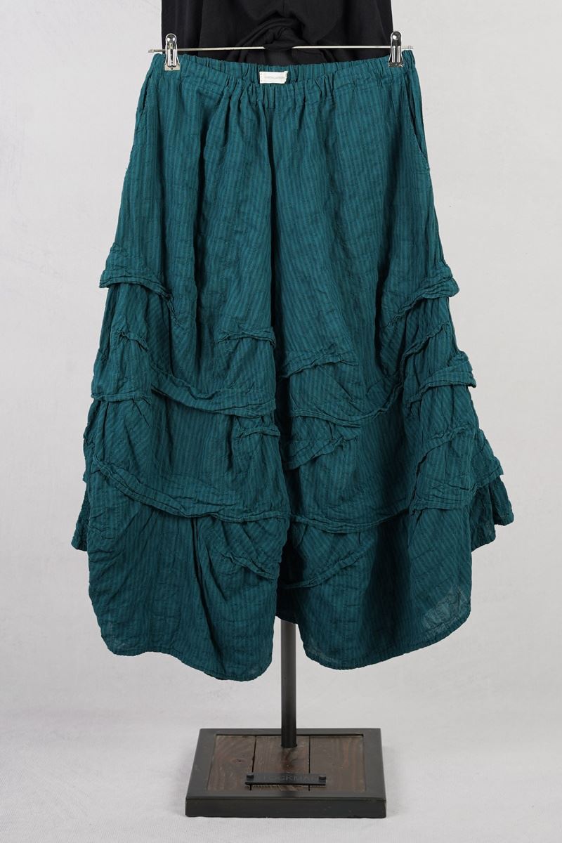 krista larson designs pantalon stormy pants striped spruce abby maud face sur pied