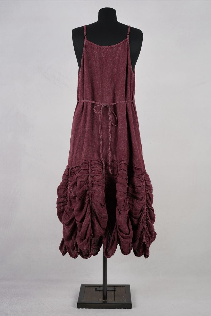 krista larson designs robe low rouched slip garnet enzyme lin abby maud dos attache en pied