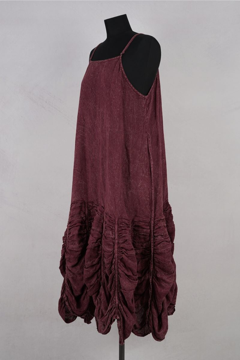 krista larson designs robe low rouched slip garnet enzyme lin abby maud profil