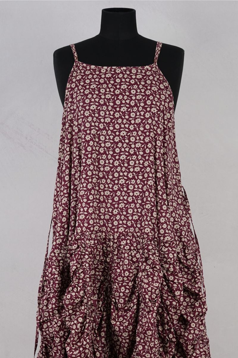krista larson designs robe low rouched slip merlot floral abby maud face haut