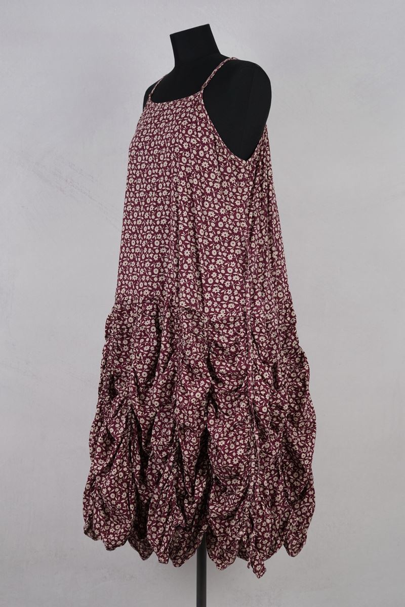 krista larson designs robe low rouched slip merlot floral abby maud profil