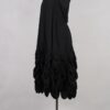 krista larson designs robe low rouched slip black abby maud de profil aattache en pied