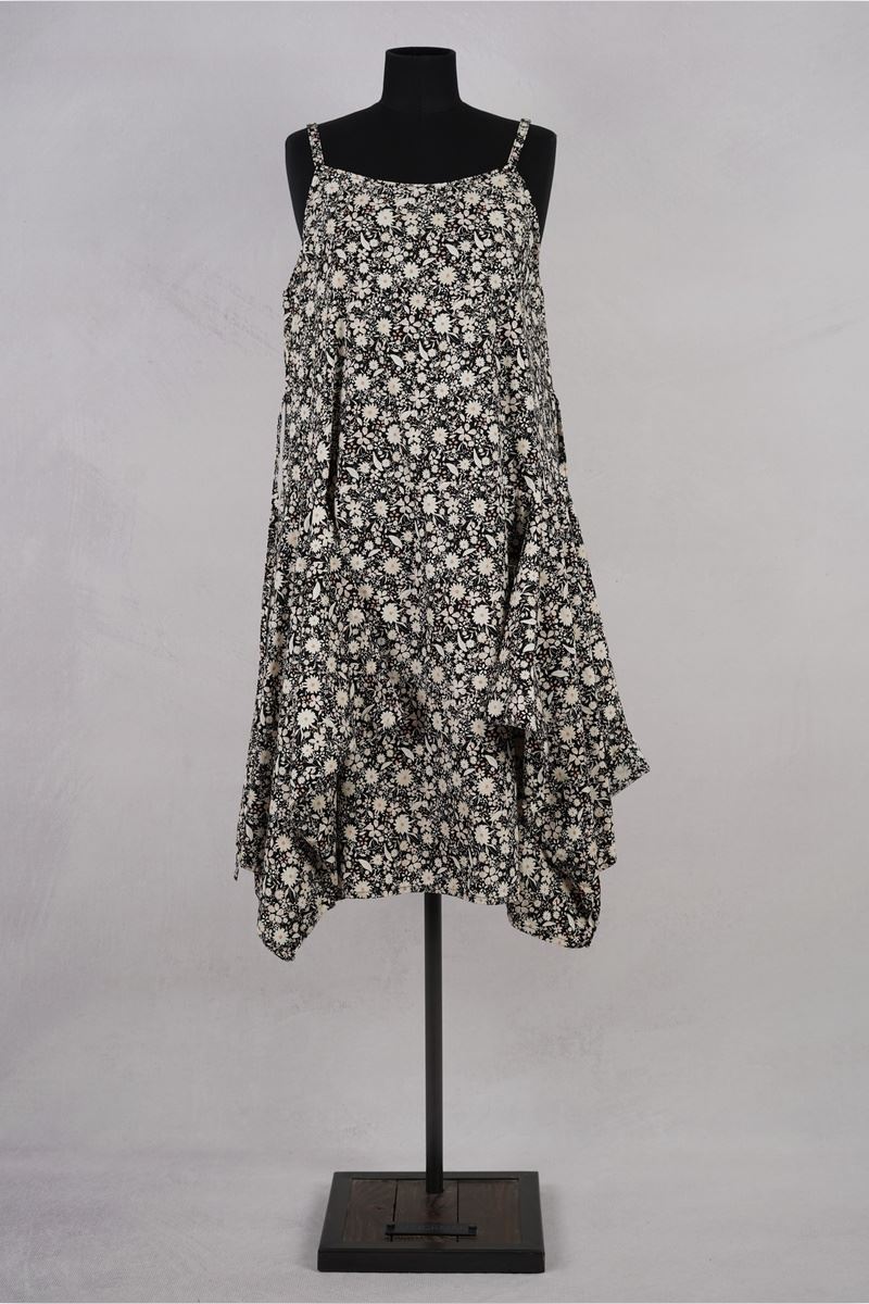 krista larson designs robe pinwheel slip black floral abby maud face en pied