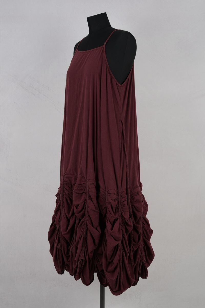 krista larson designs robe low rouched slip merlot profil