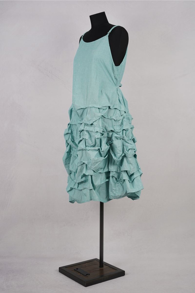 krista larson designs robe tunnel slip pistachio broadcloth abby maud profil attache en pied