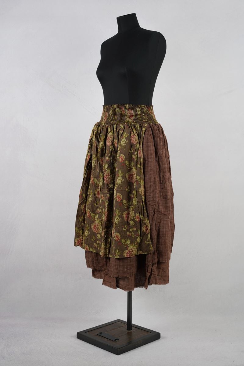 les ours jupe lael bois de rose abby maud profil pied