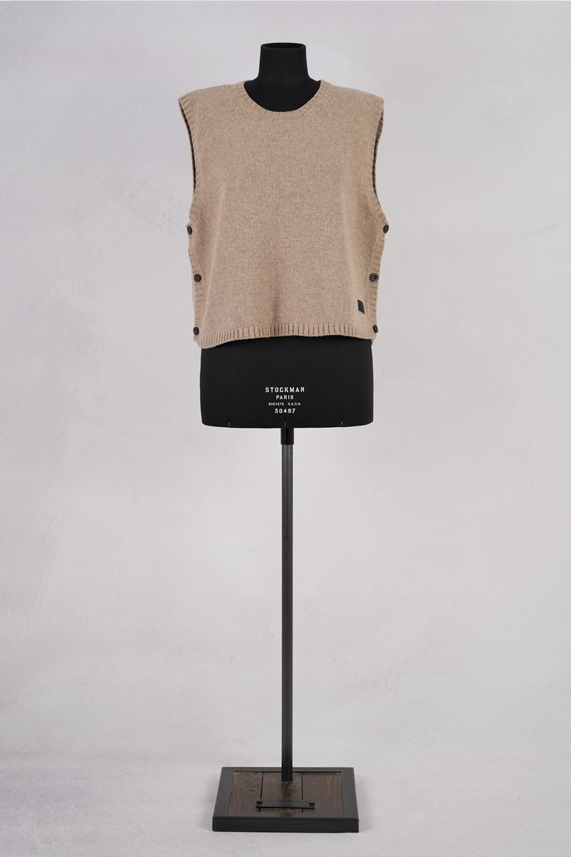 olars ulla vest silla beige abby maud face beige