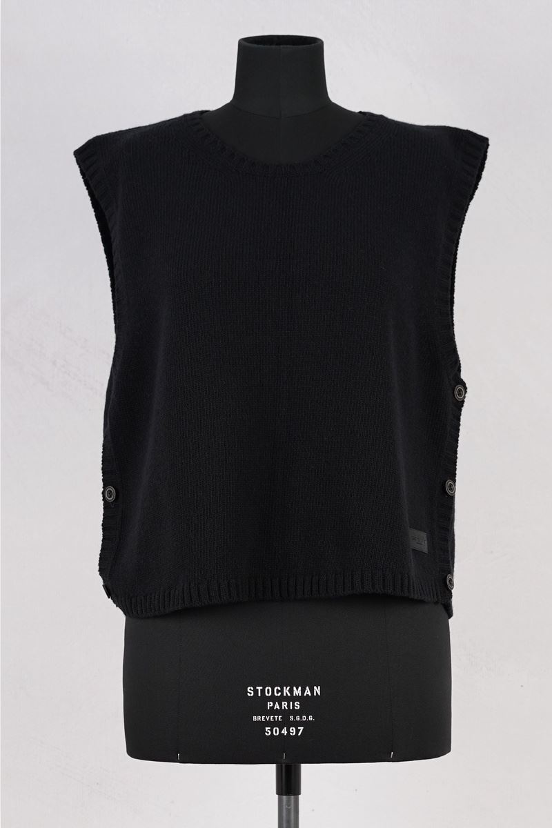 olars ulla vest silla black abby maud face