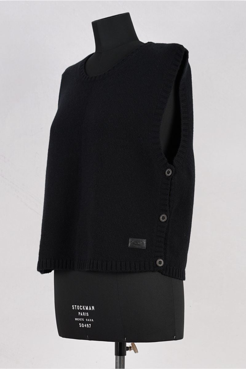 olars ulla vest silla black abby maud profil