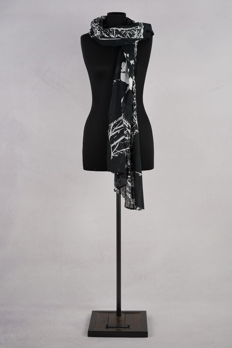 rundholz black label echarpe 2253601408 black off white abby maud face pied 1 rundholz black label echarpe 2253601408 black off white abby maud face pied 1